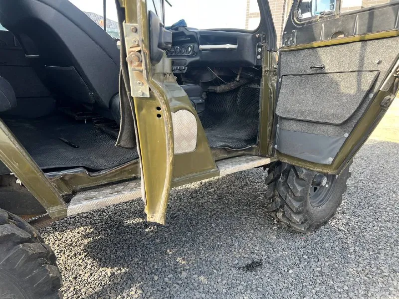 Уаз 469 мотор 421 сотка работает отлично мосты вояки колеса 37 нортэки трактора + (диски ) силовой бампер лифт кузова ( по кузову без вопросов ) рама все обработана и целая хабы новая вся проводка от и до. новый блок предохранителей евро новый тент баки убраны бак на 60л перенесен в багажник салон сиденье электро (бмв х5) заводиться едет в любую погоду больше информации по телефону +7 (949) 569-87-10 илья +7 993 459 49 57 влад 450000₽ - фотография - 4