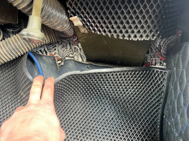 Уаз 469 мотор 421 сотка работает отлично мосты вояки колеса 37 нортэки трактора + (диски ) силовой бампер лифт кузова ( по кузову без вопросов ) рама все обработана и целая хабы новая вся проводка от и до. новый блок предохранителей евро новый тент баки убраны бак на 60л перенесен в багажник салон сиденье электро (бмв х5) заводиться едет в любую погоду больше информации по телефону +7 (949) 569-87-10 илья +7 993 459 49 57 влад 450000₽ - фотография - 6