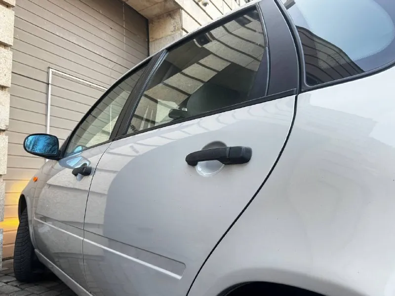 Продам лада калина (lada kalina) автомобиль в отличном состоянии без дефектов близко к состоянии нового автомобиля пробег:60.000 км родной все низа дверей заводские автомобиль в родном окрасе двигатель 1.6 коробка передач механика комплектация люкс: кондиционер, гур, подогревы сидений и стекла, электрозеркала,4 стеклоподъемники, сигнализация, центральный замок я собственник переоформление в мрэо в связи с нашей ситуацией со связью звоните несколько раз +79494048364 стоимость 455.000 ₽ торг возле автомобиля - фотография - 4