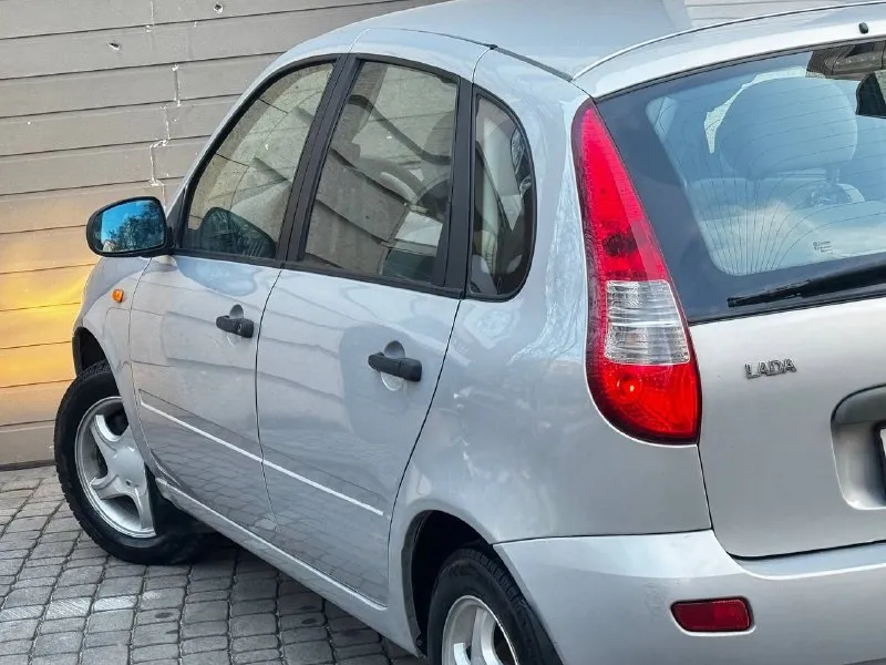 Продам лада калина (lada kalina) автомобиль в отличном состоянии без дефектов близко к состоянии нового автомобиля пробег:60.000 км родной все низа дверей заводские автомобиль в родном окрасе двигатель 1.6 коробка передач механика комплектация люкс: кондиционер, гур, подогревы сидений и стекла, электрозеркала,4 стеклоподъемники, сигнализация, центральный замок я собственник переоформление в мрэо в связи с нашей ситуацией со связью звоните несколько раз +79494048364 стоимость 455.000 ₽ торг возле автомобиля - фотография - 5