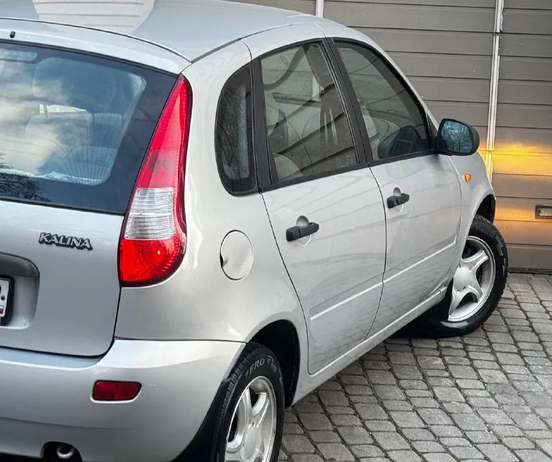 Продам лада калина (lada kalina) автомобиль в отличном состоянии без дефектов близко к состоянии нового автомобиля пробег:60.000 км родной все низа дверей заводские автомобиль в родном окрасе двигатель 1.6 коробка передач механика комплектация люкс: кондиционер, гур, подогревы сидений и стекла, электрозеркала,4 стеклоподъемники, сигнализация, центральный замок я собственник переоформление в мрэо в связи с нашей ситуацией со связью звоните несколько раз +79494048364 стоимость 455.000 ₽ торг возле автомобиля - фотография - 6