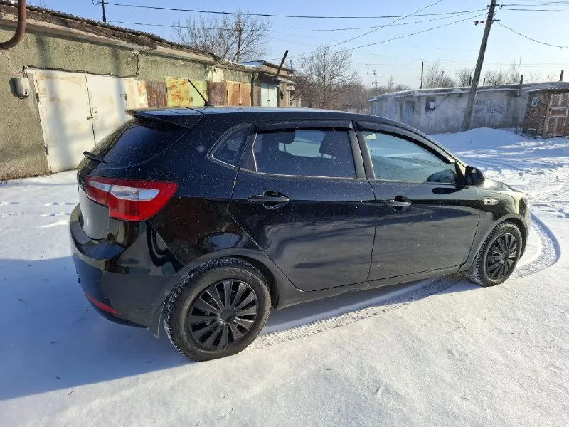 Продам kia rio чёрный хэтчбек 2012 года. (собственник) пробег 225 тыс. родной, пробивали автотеку при покупке три года назад. двигатель 1.6, 123 л. с. коробка механика. машина в хорошем состоянии, ржавчины нет, салон ухоженный, едет очень живо и шустро, проблем по ходовой и двигателю нет. есть незначительные огрехи по кузову: царапины от веток, но они не заметны. за рулем ездила девушка, предыдущий владелец тоже девушка. продажа от собственника, поэтому будем рады отдать машинку в хорошие руки. цена 850.000р, просмотр в енакиево. +79490442070 +79495772995 александр - фотография - 10