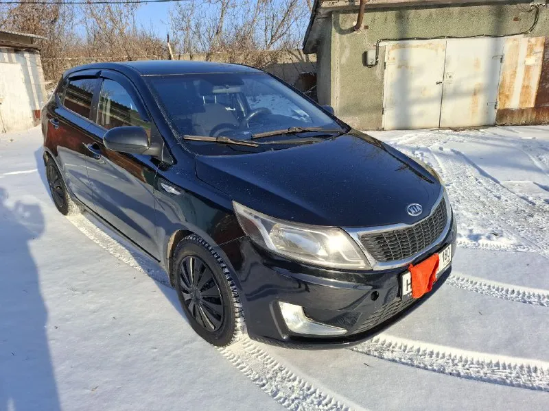 Продам kia rio чёрный хэтчбек 2012 года. (собственник) пробег 225 тыс. родной, пробивали автотеку при покупке три года назад. двигатель 1.6, 123 л. с. коробка механика. машина в хорошем состоянии, ржавчины нет, салон ухоженный, едет очень живо и шустро, проблем по ходовой и двигателю нет. есть незначительные огрехи по кузову: царапины от веток, но они не заметны. за рулем ездила девушка, предыдущий владелец тоже девушка. продажа от собственника, поэтому будем рады отдать машинку в хорошие руки. цена 850.000р, просмотр в енакиево. +79490442070 +79495772995 александр - фотография - 7