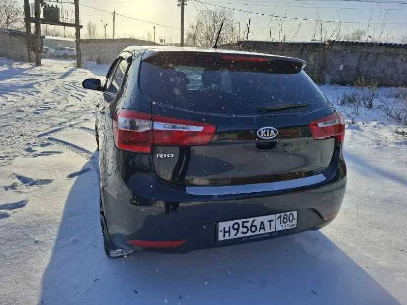 Продам kia rio чёрный хэтчбек 2012 года. (собственник) пробег 225 тыс. родной, пробивали автотеку при покупке три года назад. двигатель 1.6, 123 л. с. коробка механика. машина в хорошем состоянии, ржавчины нет, салон ухоженный, едет очень живо и шустро, проблем по ходовой и двигателю нет. есть незначительные огрехи по кузову: царапины от веток, но они не заметны. за рулем ездила девушка, предыдущий владелец тоже девушка. продажа от собственника, поэтому будем рады отдать машинку в хорошие руки. цена 850.000р, просмотр в енакиево. +79490442070 +79495772995 александр - фотография - 8
