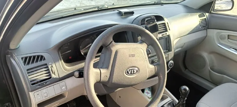 Продам кia сеrаtо 2008. турбо дизель. документы в порядке, зеленый отчёт, запретов нет. полностью обслужена, расходники заменены. комплектация автомобиля kia cerato (lx) : — гидроусилитель руля —электростеклоподъёмники передних дверей — преднатяжители ремней безопасности — подушки безопасности водителя и переднего пассажира — аудиоподготовка: 2 динамика в дверях, 2 в задней полке, антенна в левом заднем крыле — кондиционер — задний противотуманный фонарь — антиблокировочная система (abs) — электрокорректор фар — штампосварные стальные диски с декоративными колпаками и шинами размера 165/65 r15 - камера заднего хода - вид топлива: дизель - год выпуска: 2008 - пробег:399946 км цена: 600 000р. торг у капота. т. +7949-630-83-03 тг +7918-215-98-36 - фотография - 10