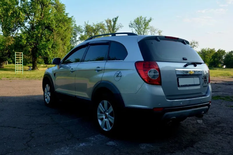 Продам chevrolet captiva (2008 г. ) любимый и надежный внедорожник с проверенным мотором объёмом 2,4л — работает как швейцарские часы! * 5 лет в одной семье — бережная эксплуатация, своевременное обслуживание. каждый год ездили семьёй на юг. обязательно производилось то до и после поездки. причина продажи - рождение ещё одного ребёнка, нужен автомобиль побольше 🤷‍♀ автомобиль полностью обслужен, готов к дальнейшим поездкам (замена масла каждый 9 тыс, последняя замена неделю назад) полностью заменена тормозная и топливная система система акпп обслужена ‼‼‼ установлен: * качественный свет; * сигнализация с автозапуском; * хорошая аудиосистема. цена: 760 000 руб. (возможен небольшой торг). местоположение: макеевка. тел. +79493362566 - фотография - 5