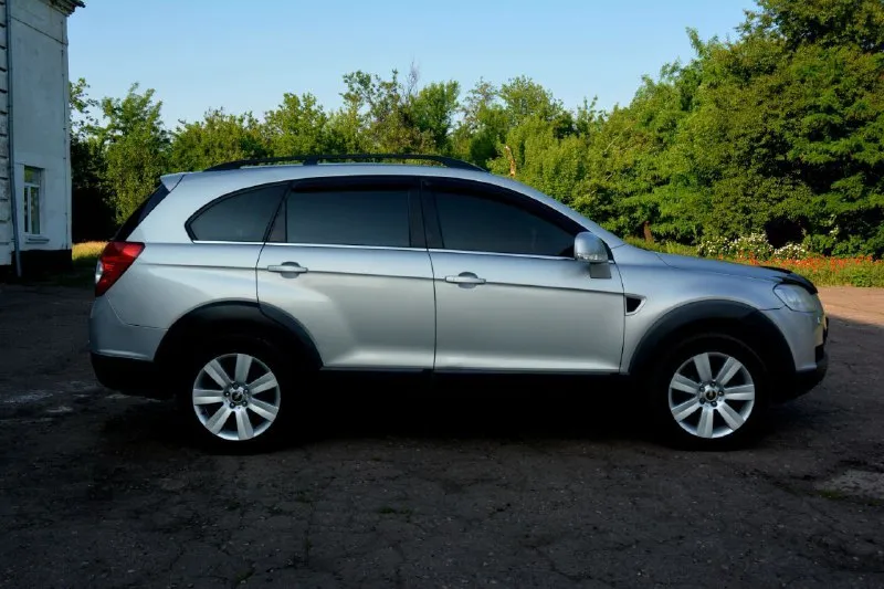 Продам chevrolet captiva (2008 г. ) любимый и надежный внедорожник с проверенным мотором объёмом 2,4л — работает как швейцарские часы! * 5 лет в одной семье — бережная эксплуатация, своевременное обслуживание. каждый год ездили семьёй на юг. обязательно производилось то до и после поездки. причина продажи - рождение ещё одного ребёнка, нужен автомобиль побольше 🤷‍♀ автомобиль полностью обслужен, готов к дальнейшим поездкам (замена масла каждый 9 тыс, последняя замена неделю назад) полностью заменена тормозная и топливная система система акпп обслужена ‼‼‼ установлен: * качественный свет; * сигнализация с автозапуском; * хорошая аудиосистема. цена: 760 000 руб. (возможен небольшой торг). местоположение: макеевка. тел. +79493362566 - фотография - 7