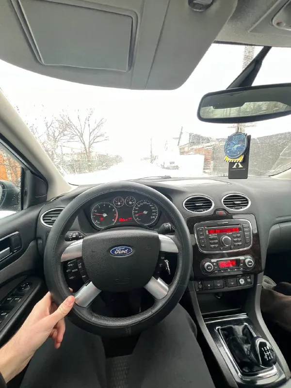 Продам ford focus 2 ghia переходной рестайлинг самая полная комплектация год: 2007 двигатель 1.8 125лс родной пробег: 210т техника автомобиля без нареканий, обслужена, двигатель работает отлично, ходовая обслужена, кузов в очень достойном состоянии днище целое, все силовые части родные 6 подушек безопасности. по комплектации: двух-зонный климат, подогрев лобового, сидений, зеркал, круиз, датчик света и дождя, омыватели фар, esp стабилизация, подрулевое управлений музыкой, стеклоподьемники в круг, эл зеркала, центральный замок, бортовой компьютер! автомобиль вложений не требует. документы чистые торг есть цена: 575000 📍мариуполь 📞+79496463727 - фотография - 8