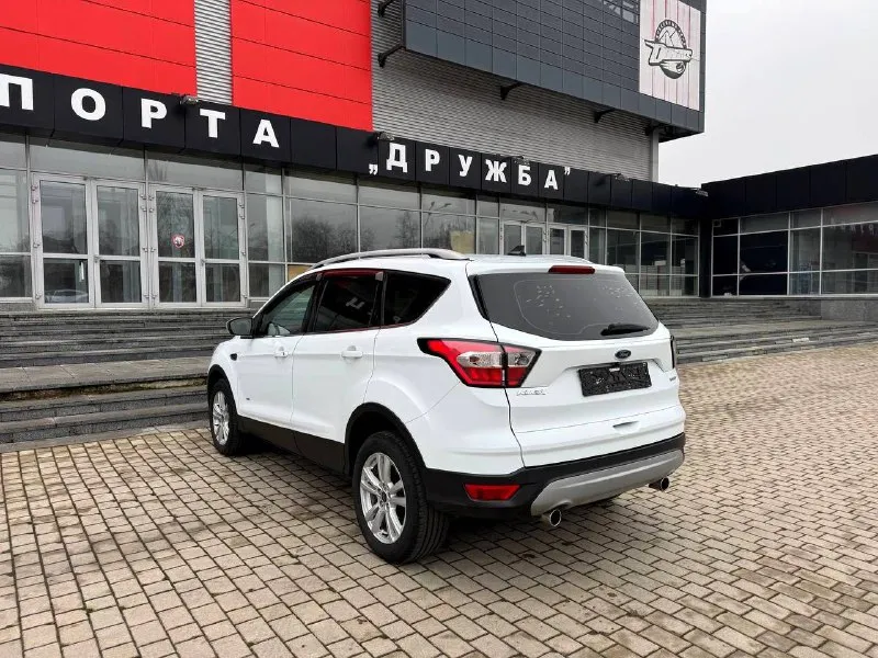 Ford kuga, 2018 1.5 ат, 4wd, 128000 км. официальный дилерский автомобиль. два владельца. хорошая комплектация trend plus: -раздельный климат-контроль - мультимедийная система sync 3 с голосовым управлением на русском и carplay - система помощи при трогании на подъеме - подрулевые лепестки переключения передач - парктроник - бесключевой доступ и запуск двигателя -сигнализация с авто запуском - электронный стояночный тормоз - кожаное мультифункциональное рулевое колесо с обогревом - рейлинги на крыше - оригинальные легкосплавные диски r17 возможно оформление в кредит. возможен обмен. более детальная информация по телефона. цена - 1.590.000 р. +79494041233 - фотография - 5