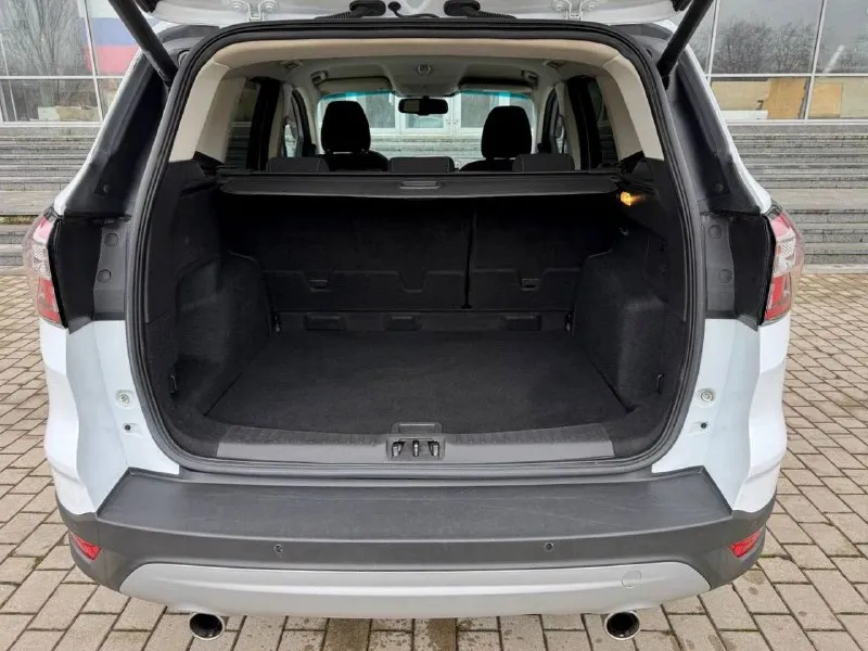 Ford kuga, 2018 1.5 ат, 4wd, 128000 км. официальный дилерский автомобиль. два владельца. хорошая комплектация trend plus: -раздельный климат-контроль - мультимедийная система sync 3 с голосовым управлением на русском и carplay - система помощи при трогании на подъеме - подрулевые лепестки переключения передач - парктроник - бесключевой доступ и запуск двигателя -сигнализация с авто запуском - электронный стояночный тормоз - кожаное мультифункциональное рулевое колесо с обогревом - рейлинги на крыше - оригинальные легкосплавные диски r17 возможно оформление в кредит. возможен обмен. более детальная информация по телефона. цена - 1.590.000 р. +79494041233 - фотография - 9