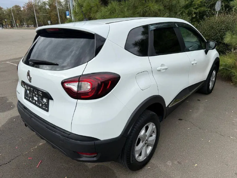 Renault kaptur, 2017 год. пробег 145000 км. 1.6 автомат. хозяйское авто, не использовалась в каршеринге и такси. авто в отличном состоянии. мультируль, мультимедиа с камерой заднего вида возможно оформить авто в кредит. возможен обмен. более детально по телефону. цена - 1.280.000 р. +79493250509 - фотография - 5