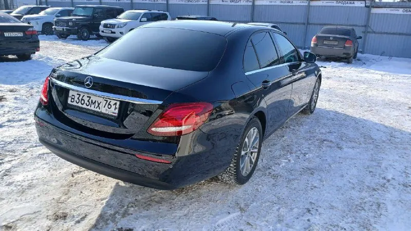 Всем добрый день! продам mercedes-benz e-class 200, 2019 года выпуска. автомобиль в одних руках, приобретён в салоне. состояние отличное: не бит, не крашен, пробег оригинальный. комплектация: • 3 ключа • 2 комплекта колёс: • r17 — зимняя резина • r19 — летняя резина недавно проведено полное техническое обслуживание. цена: 3 250 000 ₽ телефон для связи: 8 961 403-08-55 — роман - фотография - 2