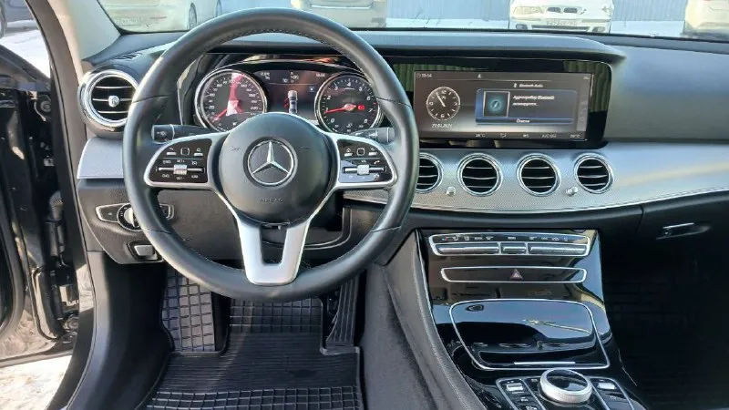 Всем добрый день! продам mercedes-benz e-class 200, 2019 года выпуска. автомобиль в одних руках, приобретён в салоне. состояние отличное: не бит, не крашен, пробег оригинальный. комплектация: • 3 ключа • 2 комплекта колёс: • r17 — зимняя резина • r19 — летняя резина недавно проведено полное техническое обслуживание. цена: 3 250 000 ₽ телефон для связи: 8 961 403-08-55 — роман - фотография - 5