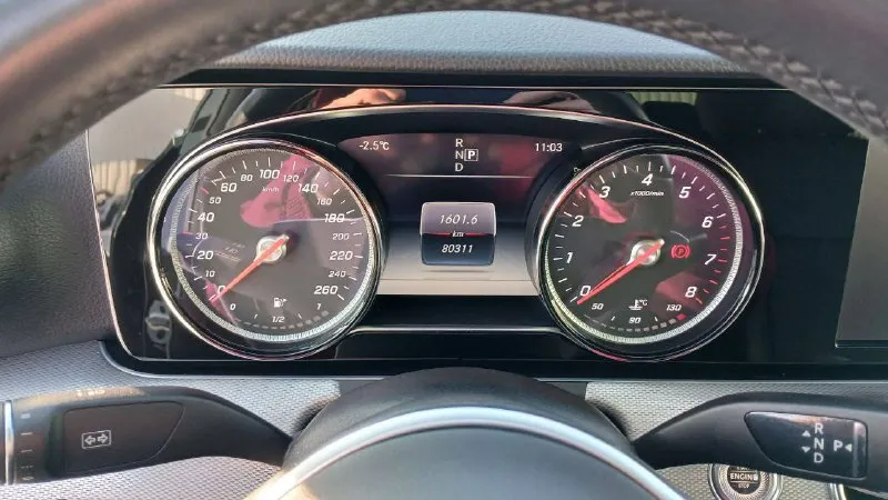 Всем добрый день! продам mercedes-benz e-class 200, 2019 года выпуска. автомобиль в одних руках, приобретён в салоне. состояние отличное: не бит, не крашен, пробег оригинальный. комплектация: • 3 ключа • 2 комплекта колёс: • r17 — зимняя резина • r19 — летняя резина недавно проведено полное техническое обслуживание. цена: 3 250 000 ₽ телефон для связи: 8 961 403-08-55 — роман - фотография - 6