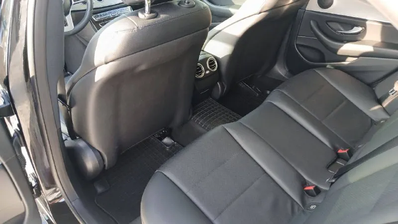 Всем добрый день! продам mercedes-benz e-class 200, 2019 года выпуска. автомобиль в одних руках, приобретён в салоне. состояние отличное: не бит, не крашен, пробег оригинальный. комплектация: • 3 ключа • 2 комплекта колёс: • r17 — зимняя резина • r19 — летняя резина недавно проведено полное техническое обслуживание. цена: 3 250 000 ₽ телефон для связи: 8 961 403-08-55 — роман - фотография - 8