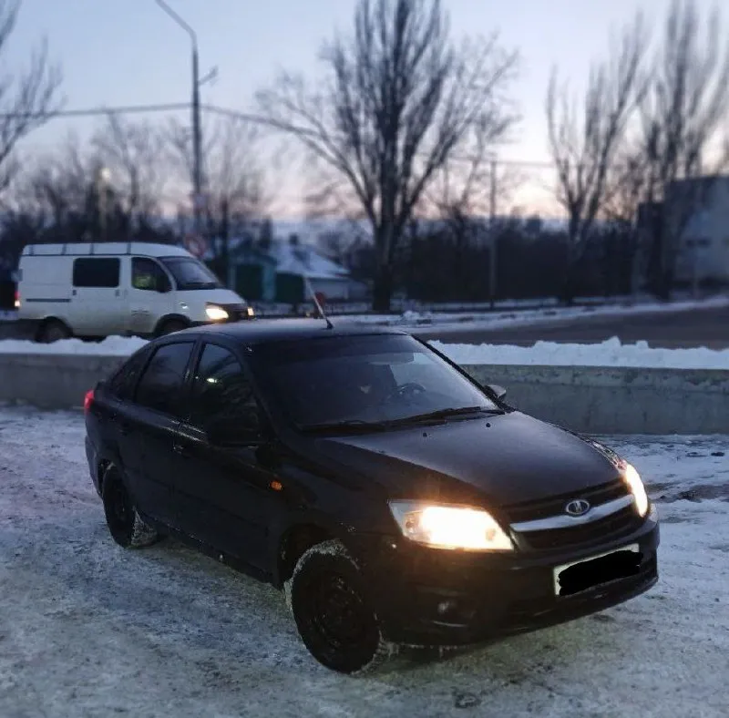 Продам ваз гранту не такси 2015 года 1.6 8 клоп масло и фильтр поменял расходники авто в отличном техническом состоянии вложения не требует по кузову требует небольшого внимания на фото видны косяки на езду не влияет езжу каждый день цена 347.000 торг тел для связи +79496277043 связь плохая если не дозвонитесь то под этим номером телеграм +79496277043 📞 звоните: +7(949)6277043 - фотография - 2