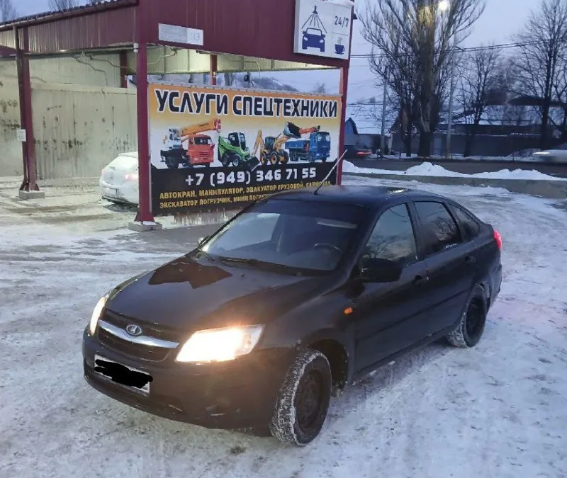 Продам ваз гранту не такси 2015 года 1.6 8 клоп масло и фильтр поменял расходники авто в отличном техническом состоянии вложения не требует по кузову требует небольшого внимания на фото видны косяки на езду не влияет езжу каждый день цена 347.000 торг тел для связи +79496277043 связь плохая если не дозвонитесь то под этим номером телеграм +79496277043 📞 звоните: +7(949)6277043 - фотография - 3