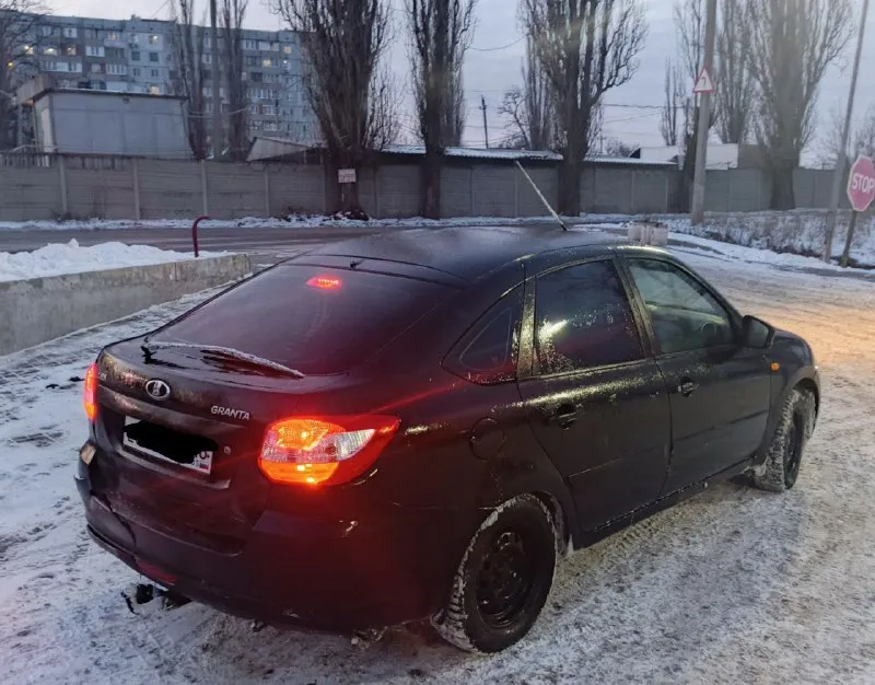 Продам ваз гранту не такси 2015 года 1.6 8 клоп масло и фильтр поменял расходники авто в отличном техническом состоянии вложения не требует по кузову требует небольшого внимания на фото видны косяки на езду не влияет езжу каждый день цена 347.000 торг тел для связи +79496277043 связь плохая если не дозвонитесь то под этим номером телеграм +79496277043 📞 звоните: +7(949)6277043 - фотография - 4