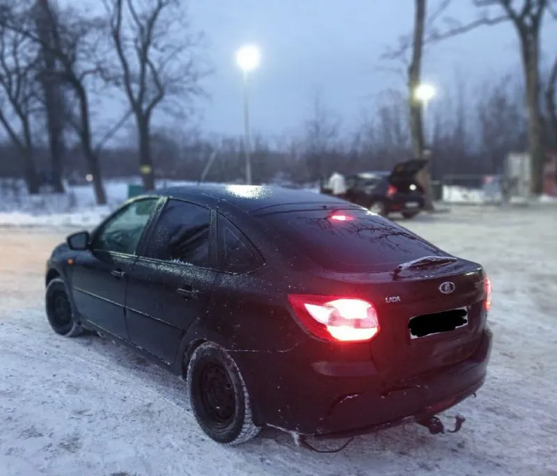 Продам ваз гранту не такси 2015 года 1.6 8 клоп масло и фильтр поменял расходники авто в отличном техническом состоянии вложения не требует по кузову требует небольшого внимания на фото видны косяки на езду не влияет езжу каждый день цена 347.000 торг тел для связи +79496277043 связь плохая если не дозвонитесь то под этим номером телеграм +79496277043 📞 звоните: +7(949)6277043 - фотография - 6