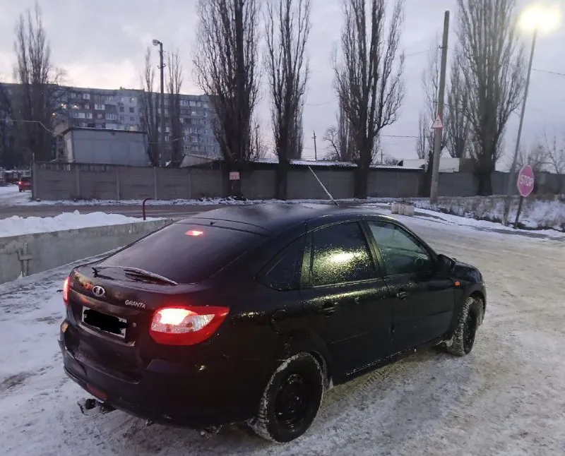 Продам ваз гранту не такси 2015 года 1.6 8 клоп масло и фильтр поменял расходники авто в отличном техническом состоянии вложения не требует по кузову требует небольшого внимания на фото видны косяки на езду не влияет езжу каждый день цена 347.000 торг тел для связи +79496277043 связь плохая если не дозвонитесь то под этим номером телеграм +79496277043 📞 звоните: +7(949)6277043 - фотография - 8