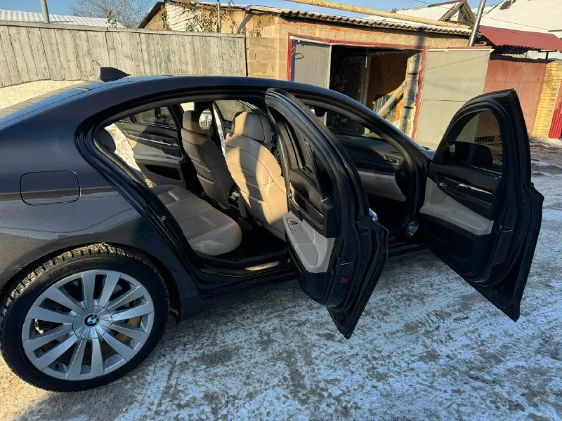 Продам bmw 7 f01 4.4🔥 2010г в очень хорошем состоянии 1.550 торг💰 без подводных камней все расскажу... - фотография
