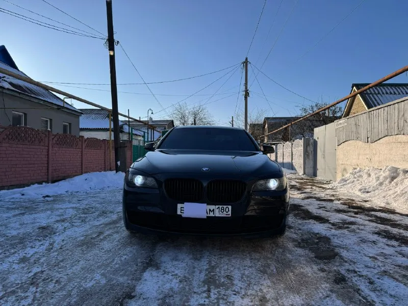 Продам bmw 7 f01 4.4🔥 2010г в очень хорошем состоянии 1.550 торг💰 без подводных камней все расскажу по телефону звоните +79495023334 📞 звоните: +7(949)5023334 - фотография - 3