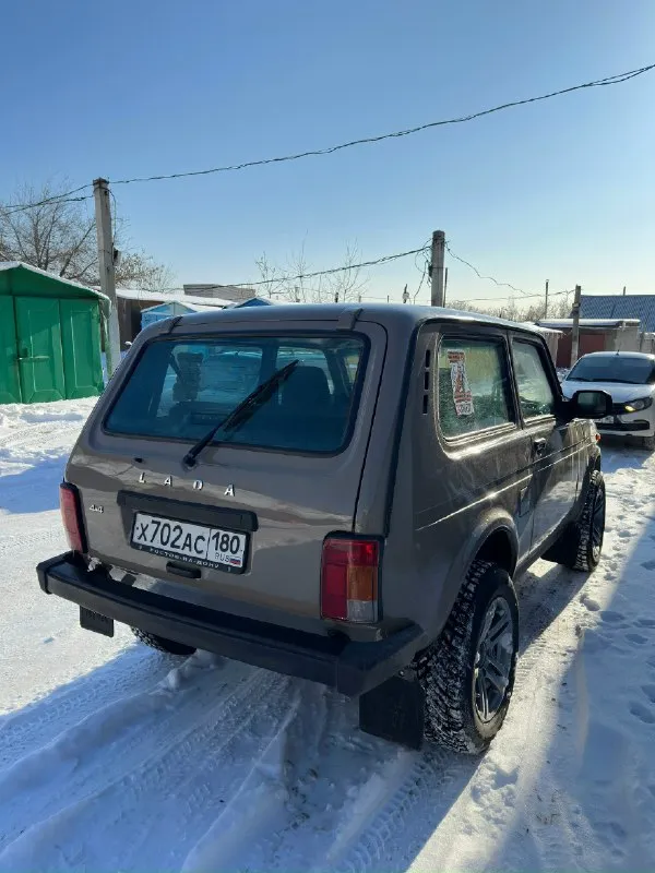 Продам ваз 4*4 (нива) год выпуска: 2016 двигатель: 1,7 автомобиль в хорошем состоянии. раздатка на подрамнике. карданы на шруз вместо крестовин. на переднем и заднем редукторах само блоки диферинциалов. машина полностью обслужена. цена: 500000 рублей (без торга) донецк +79493026573 - александр 📞 звоните: +7(949)3026573 - фотография - 2