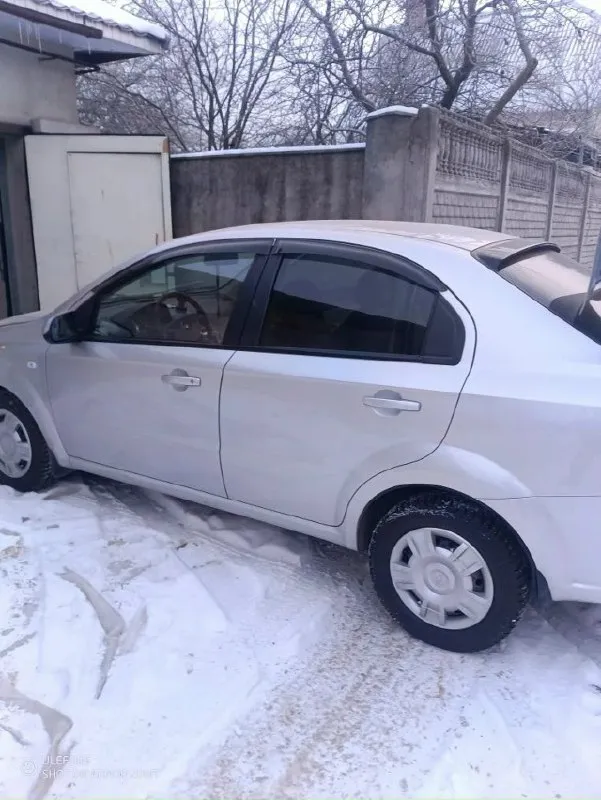 Продам chevrolet aveo, 2007 год. цена: 800 000 руб. , торг возможен. автомобиль в хорошем состоянии, бережная эксплуатация. пробег — 98 000 км, родной. двигатель 1.6 (16v) — надёжный и бодрый. комплектация: кондиционер гидроусилитель руля подогрев передних сидений электростеклоподъёмники двигатель и коробка работают ровно, без посторонних шумов. подвеска в норме. салон чистый, ухоженный. экономичный и удобный автомобиль для города. документы в порядке, без запретов и ограничений. осмотр по договорённости. находится в г. горловка +7 949 389-23-22 андрей 📞 звоните: +7(949)3892322 - фотография - 2