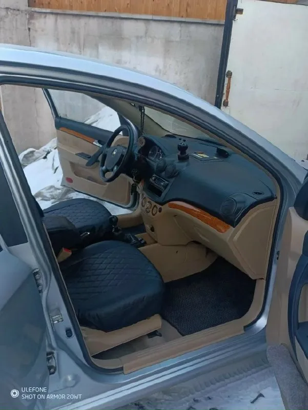 Продам chevrolet aveo, 2007 год. цена: 800 000 руб. , торг возможен. автомобиль в хорошем состоянии, бережная эксплуатация. пробег — 98 000 км, родной. двигатель 1.6 (16v) — надёжный и бодрый. комплектация: кондиционер гидроусилитель руля подогрев передних сидений электростеклоподъёмники двигатель и коробка работают ровно, без посторонних шумов. подвеска в норме. салон чистый, ухоженный. экономичный и удобный автомобиль для города. документы в порядке, без запретов и ограничений. осмотр по договорённости. находится в г. горловка +7 949 389-23-22 андрей 📞 звоните: +7(949)3892322 - фотография - 3