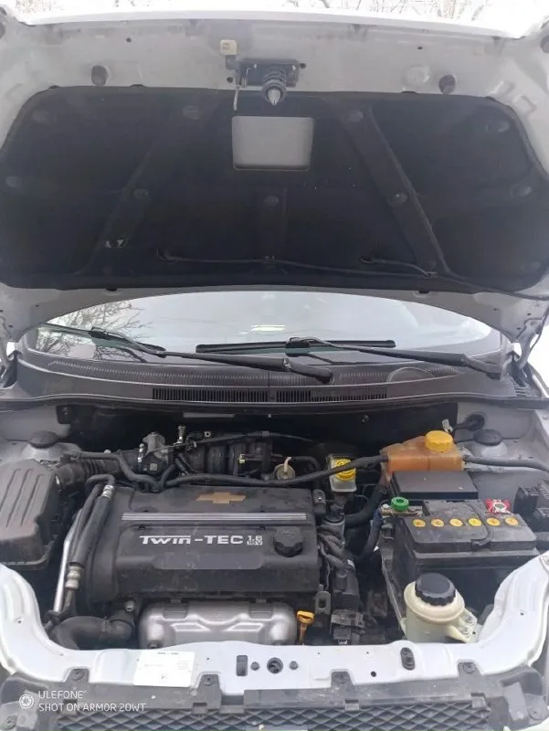 Продам chevrolet aveo, 2007 год. цена: 800 000 руб. , торг возможен. автомобиль в хорошем состоянии, бережная эксплуатация. пробег — 98 000 км, родной. двигатель 1.6 (16v) — надёжный и бодрый. комплектация: кондиционер гидроусилитель руля подогрев передних сидений электростеклоподъёмники двигатель и коробка работают ровно, без посторонних шумов. подвеска в норме. салон чистый, ухоженный. экономичный и удобный автомобиль для города. документы в порядке, без запретов и ограничений. осмотр по договорённости. находится в г. горловка +7 949 389-23-22 андрей 📞 звоните: +7(949)3892322 - фотография - 5