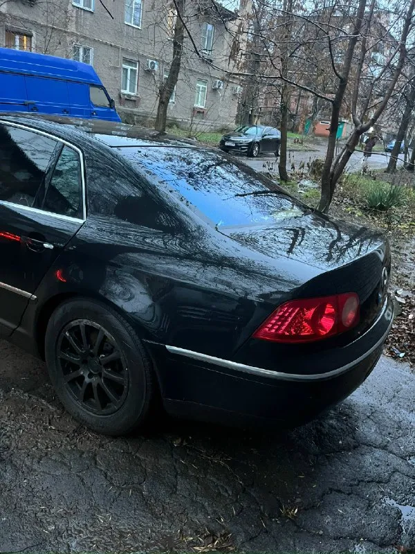 Продам volkswagen phaeton двигатель 3.2 не дымит не троит - работает нормально коробка автомат - переключает без проблем во всех режимах работает кузов без гнили, весь комплектный. салон в хорошем состоянии - работает климат, подогревы, пневма и многое другое новый аккумулятор, поменяно масло - сделано полное то по ходовой части нужно заниматься полное переоформление авто находится в г. донецк цена: 470.000 торг тел: +79493188096 📞 звоните: +7(949)3188096 - фотография - 4