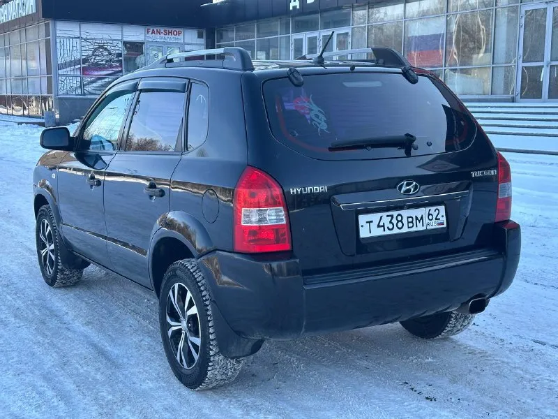 Продам hyundai tucson 2.0 бензин передний привод год выпуска 2008 коробка автомат пробег 191000 тысячи в идеальном состоянии без рыжиков без дтп по двигателю вся идеальная не троит не дымит масло не кушает коробка работает идеально не пинается не греться всё скорости работают идеально подвеска вся обслужена ничего не стучит не гремит салон чистый ухоженный по комплектации имеется климат контроль работает бортовой компьютер камера заднего вида подогрев сидений подогрев зеркал 4 стеклоподъемник и многое другое цена 920 000 +79493943583 📞 звоните: +7(949)3943583 - фотография - 2