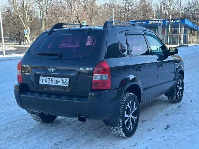 Продам hyundai tucson 2.0 бензин передний привод год выпуска 2008 коробка автомат пробег 191000 тысячи в идеальном состоянии без рыжиков без дтп по двигателю вся идеальная не троит не дымит масло не кушает коробка работает идеально не пинается не греться всё скорости работают идеально подвеска вся обслужена ничего не стучит не гремит салон чистый ухоженный по комплектации имеется климат контроль работает бортовой компьютер камера заднего вида подогрев сидений подогрев зеркал 4 стеклоподъемник и многое другое цена 920 000 +79493943583 📞 звоните: +7(949)3943583 - фотография - 3