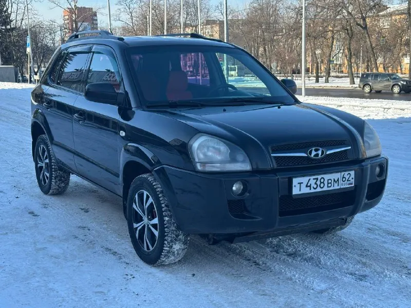 Продам hyundai tucson 2.0 бензин передний привод год выпуска 2008 коробка автомат пробег 191000 тысячи в идеальном состоянии без рыжиков без дтп по двигателю вся идеальная не троит не дымит масло не кушает коробка работает идеально не пинается не греться всё скорости работают идеально подвеска вся обслужена ничего не стучит не гремит салон чистый ухоженный по комплектации имеется климат контроль работает бортовой компьютер камера заднего вида подогрев сидений подогрев зеркал 4 стеклоподъемник и многое другое цена 920 000 +79493943583 📞 звоните: +7(949)3943583 - фотография - 4