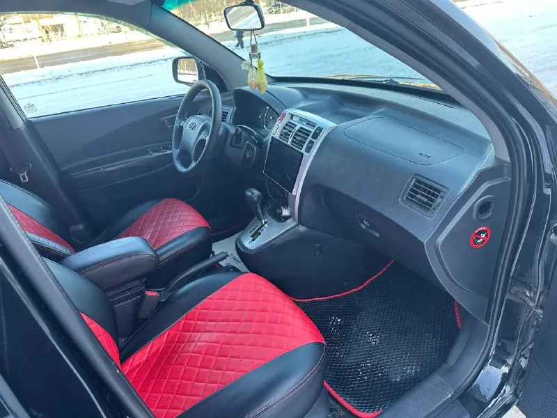 Продам hyundai tucson 2.0 бензин передний привод год выпуска 2008 коробка автомат пробег 191000 тысячи в идеальном состоянии без рыжиков без дтп по двигателю вся идеальная не троит не дымит масло не кушает коробка работает идеально не пинается не греться всё скорости работают идеально подвеска вся обслужена ничего не стучит не гремит салон чистый ухоженный по комплектации имеется климат контроль работает бортовой компьютер камера заднего вида подогрев сидений подогрев зеркал 4 стеклоподъемник и многое другое цена 920 000 +79493943583 📞 звоните: +7(949)3943583 - фотография - 8