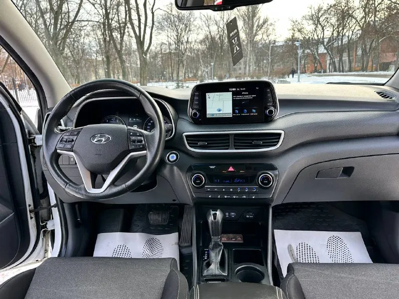 Продается: hyundai tucson 2019 год! рестайлинг, обьем 2.0 бензин самый простой и надежный, автомобиль в идеальном состоянии, вложений абсолютно никаких не требует, обслуживается все во время по регламенту, авто весь в заводском состоянии резина зима новая, пробег родной 113тыс, км комплектация пред максимальная! start stop, подогрев руля, car play, auto hold, подогрев всех сидений, двух зонный климат контроль, камера заднего вида, парктроники, и многое другое! описывать долго) своими словами действительно отличный семейный паркетник! с документами полностью порядок! продажа от собственника любое переоформление! цена 2175.000₽ торг присутствует по факту звоните +7949-551-68-75 также телеграмм ☝🏻 📲 tg: n.77 📞 звоните: +7(949)5516875 - фотография - 9