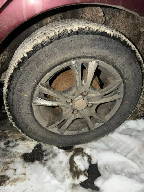 Продам chevrolet ланос 2008г 1.5 я хозяин, полное переоформление в машине 1000км назад было заменено : новые лампы фар, магнитола, свечи, бронепровода, датчик давления топлива, топливный насос, датчик температуры, датчик каленвала, масло в коробке, прокладка на коробке, новая кулиса, масло в двигателе, тормозные трубки зад, цилиндр. новая зимняя резина (4шт -24к отдал) прошла 1000км форсунки в идеале, движок шепчет (на фото давление ) дно идеал, пороги тоже, по кузову пару примятин на дверях. комплектация : гур, подогрев заднего стекла, кондиционер работает, печка дует. в машине поменял очень многое ! машину покупал жене, но не подошла ) цена 310тыс, минимальный торг мариуполь +79497061536 богдан 📞 звоните: +7(949)7061536 - фотография - 4