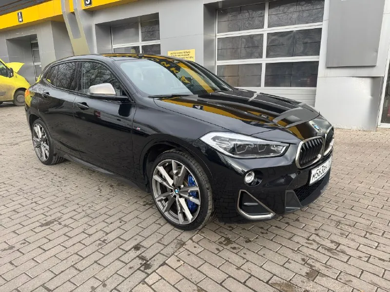 Bmw x2m35i. 306 л. с. год выпуска: 2020. пробег: 72000 км. стоимость: 4 100 000 руб. автомобиль куплен у официального дилера bmw в германии. машина в идеальном состоянии. автомобиль представляет собой уникальный сплав полноприводного кроссовера, с увеличенным дорожным просветом и спортивного автомобиля, с невероятной динамикой. машина в максимальной комплектации, включая спортивные ковшеобразные сидения, проекцию на лобовое стекло, панорамную крышу, кованные диски r20 и т. д. автомобиль в абсолютно заводском состоянии, безо всякого чип-тюнинга и т. д. имеется вся история обслуживания. все органы и системы исправны и работают также, как на новой машине. невероятно мощный, быстрый и универсальный автомобиль. тел: +7 949 484 29 53 📞 🇷🇺 звоните: +79494842953 - фотография - 3
