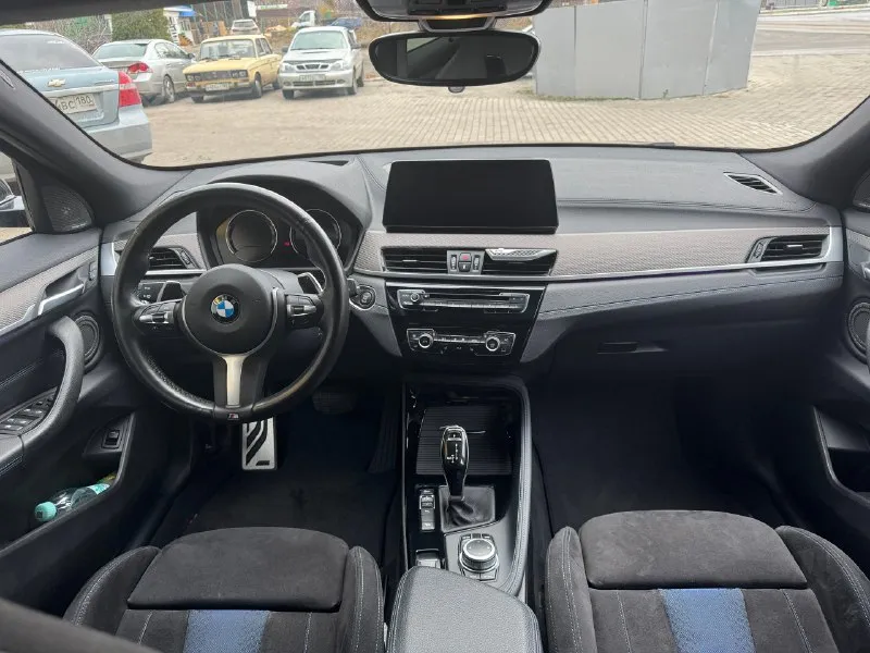 Bmw x2m35i. 306 л. с. год выпуска: 2020. пробег: 72000 км. стоимость: 4 100 000 руб. автомобиль куплен у официального дилера bmw в германии. машина в идеальном состоянии. автомобиль представляет собой уникальный сплав полноприводного кроссовера, с увеличенным дорожным просветом и спортивного автомобиля, с невероятной динамикой. машина в максимальной комплектации, включая спортивные ковшеобразные сидения, проекцию на лобовое стекло, панорамную крышу, кованные диски r20 и т. д. автомобиль в абсолютно заводском состоянии, безо всякого чип-тюнинга и т. д. имеется вся история обслуживания. все органы и системы исправны и работают также, как на новой машине. невероятно мощный, быстрый и универсальный автомобиль. тел: +7 949 484 29 53 📞 🇷🇺 звоните: +79494842953 - фотография - 7