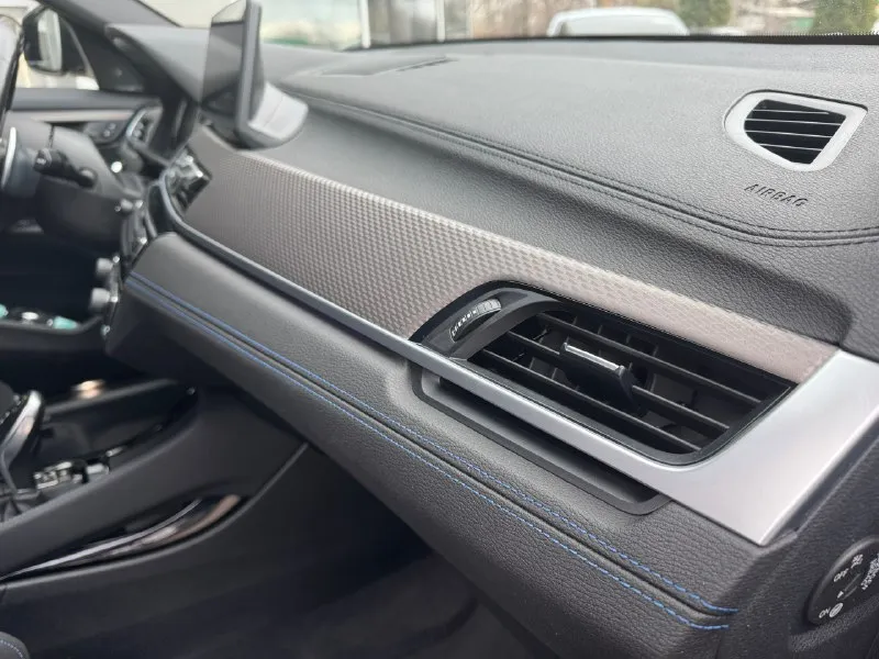 Bmw x2m35i. 306 л. с. год выпуска: 2020. пробег: 72000 км. стоимость: 4 100 000 руб. автомобиль куплен у официального дилера bmw в германии. машина в идеальном состоянии. автомобиль представляет собой уникальный сплав полноприводного кроссовера, с увеличенным дорожным просветом и спортивного автомобиля, с невероятной динамикой. машина в максимальной комплектации, включая спортивные ковшеобразные сидения, проекцию на лобовое стекло, панорамную крышу, кованные диски r20 и т. д. автомобиль в абсолютно заводском состоянии, безо всякого чип-тюнинга и т. д. имеется вся история обслуживания. все органы и системы исправны и работают также, как на новой машине. невероятно мощный, быстрый и универсальный автомобиль. тел: +7 949 484 29 53 📞 🇷🇺 звоните: +79494842953 - фотография - 9