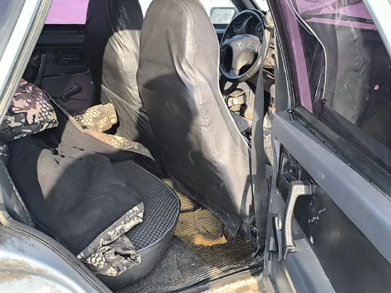 Горловка продам ваз21099.газ бензин в писаный в тех паспорт. 2005 год. .двигатель 1.5 инжектор пяти ступка каробке. по ходовой части нареканий нет. стоят титановые диски. на 14. резина проехала 15.000. учёт 180 всё пройдено проблем нет. по кузову есть нюансы но не критичные машина не с завода. цена 95 торг. +79494743904 александр 📞 звоните: +7(949)4743904 - фотография - 5