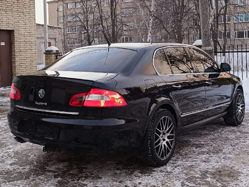 Продам skoda superb 2 в красивом состоянии. два владельца за всю историю. 2010 года выпуска. 1.8 т бензин без масложора без дыма и прочего! пробег 226т. км вложений автомобиль не требует. состояние автомобиля такое же как на фото! авто оснащёно богатой комплектацией: полный электро пакет, кожа. эл. сидения, эл. зеркала, складывание зеркал, мульти руль, двух зонный климат контроль, дотяжки багажника, подогрев всех сидений, адаптированная оптика, хорошая акустика, и много другого. . диски р18 новая зимняя резина. в автомобиле работает абсолютно всё без нареканий. просторный и комфортабельный авто👍 с документами порядок. любое переоформление. находится в донецке цена 885.000 тр торг на месте ✅ моб +79494494164 +79494484540 📲 tg: 😎♠️ 📞 звоните: +7(949)4494164 - фотография - 5