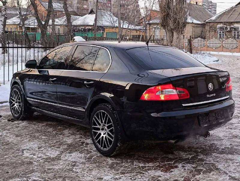Продам skoda superb 2 в красивом состоянии. два владельца за всю историю. 2010 года выпуска. 1.8 т бензин без масложора без дыма и прочего! пробег 226т. км вложений автомобиль не требует. состояние автомобиля такое же как на фото! авто оснащёно богатой комплектацией: полный электро пакет, кожа. эл. сидения, эл. зеркала, складывание зеркал, мульти руль, двух зонный климат контроль, дотяжки багажника, подогрев всех сидений, адаптированная оптика, хорошая акустика, и много другого. . диски р18 новая зимняя резина. в автомобиле работает абсолютно всё без нареканий. просторный и комфортабельный авто👍 с документами порядок. любое переоформление. находится в донецке цена 885.000 тр торг на месте ✅ моб +79494494164 +79494484540 📲 tg: 😎♠️ 📞 звоните: +7(949)4494164 - фотография - 6