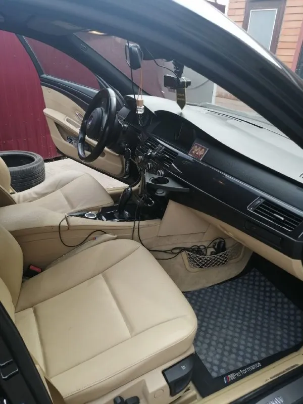 Продам е60 520d 177л/с 2008г. в. пробег 370000,цена 1550000, куплена в 2022 с пробегом 317000,2 комплекта колес, зимняя новая r17,летняя один сезон r19,технически исправна, обслужена, обмен не интересен, продаю в связи с покупкой новой машины, собственник. находится в макеевке торг реальному покупателю, телефон +79490665373 тлг @amur0027 - фотография - 5