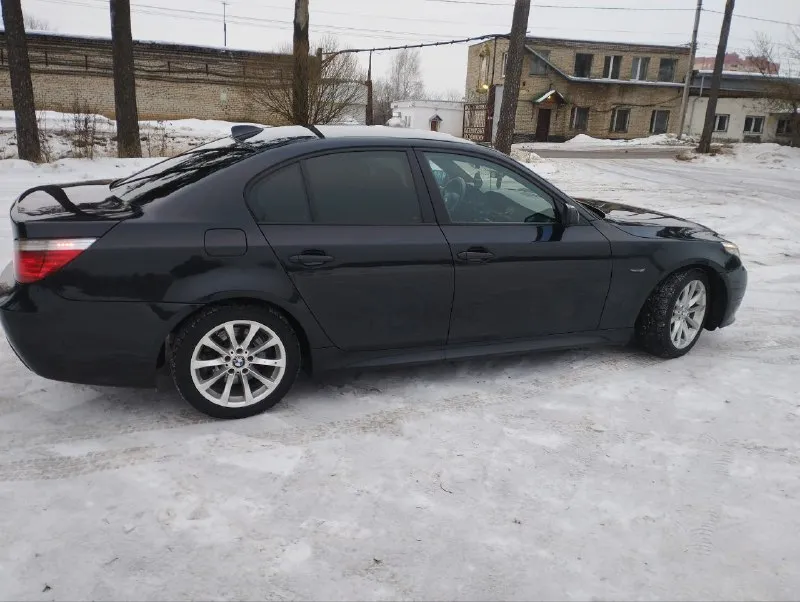 Продам е60 520d 177л/с 2008г. в. пробег 370000,цена 1550000, куплена в 2022 с пробегом 317000,2 комплекта колес, зимняя новая r17,летняя один сезон r19,технически исправна, обслужена, обмен не интересен, продаю в связи с покупкой новой машины, собственник. находится в макеевке торг реальному покупателю, телефон +79490665373 тлг @amur0027 - фотография - 9