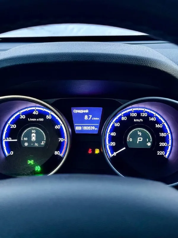 🇰🇵 hyundai ix35 at 💰цена: 1 150 000р 🏢город: мариуполь 📅год выпуска: 2012 🗒️пробег: 180 539км. ⚙️двигатель: 2.0 ⛽топливо: бензин ⚙️кпп: автомат 📞 телефон: +7-949-727-41-51 +7-949-551-91-52 +7-989-263-55-56 💾 описание: ✅ техническая часть на 5+ ✅ очень красивый цвет ✅ отличное состояние ✅ кузов без дефектов 🔥 отличная комплектация: ❄️ двухзонный климат-контроль, подогрев всех сидений, бортовой компьютер, кожаный мультируль, птф, кожаный комбинированный салон, полный электропакет, помощь при спуске, оригинальные литые диски. улица шевченко 269 🏦 возможна продажа в кредит по двум документам. - фотография - 10