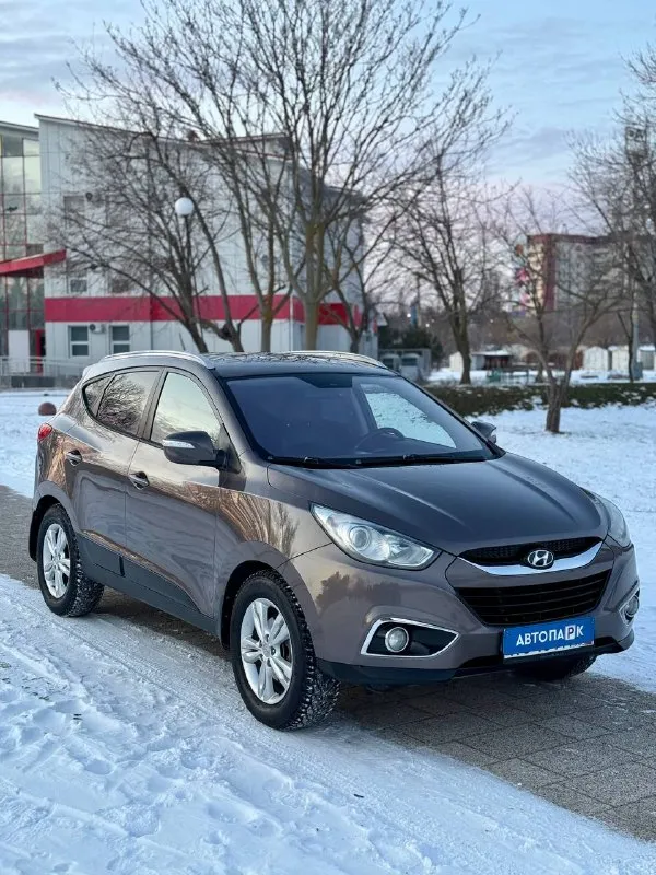 🇰🇵 hyundai ix35 at 💰цена: 1 150 000р 🏢город: мариуполь 📅год выпуска: 2012 🗒️пробег: 180 539км. ⚙️двигатель: 2.0 ⛽топливо: бензин ⚙️кпп: автомат 📞 телефон: +7-949-727-41-51 +7-949-551-91-52 +7-989-263-55-56 💾 описание: ✅ техническая часть на 5+ ✅ очень красивый цвет ✅ отличное состояние ✅ кузов без дефектов 🔥 отличная комплектация: ❄️ двухзонный климат-контроль, подогрев всех сидений, бортовой компьютер, кожаный мультируль, птф, кожаный комбинированный салон, полный электропакет, помощь при спуске, оригинальные литые диски. улица шевченко 269 🏦 возможна продажа в кредит по двум документам. - фотография - 3