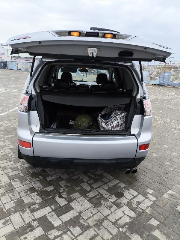 🚘 марка и модель: mitsubishi outlander 📏 пробег: 279000 📆 год: 2007 📝 кпп: ⚙️ описание: продам mitsubishi аутландер 2007 год, 4wd, пробег 279000 родной, 3.0 бензиновый v6 mivec надежный атмосферный двигатель с 220 л. с., коробка чистый японский автомат jatko переключает листает отлично, в максимальной комплектации: люк, кожа, лепестки, штатный ксенон, колеса р18 245/65 на новой зимней резине, в машине работает все что должно работать она резвая быстрая высокая любителям полного привода зайдёт, стоит уже на 180 регионе учёт на мне на 5 лет, цена 1230000, тел:+79495070509 и тг. 💰 цена: 1250000 🌍 город: 📞 телефон: +79495070509 🙋‍ нажмите, чтобы связаться с продавцом в тг 📞 звоните: +7(949)5070509 - фотография - 5
