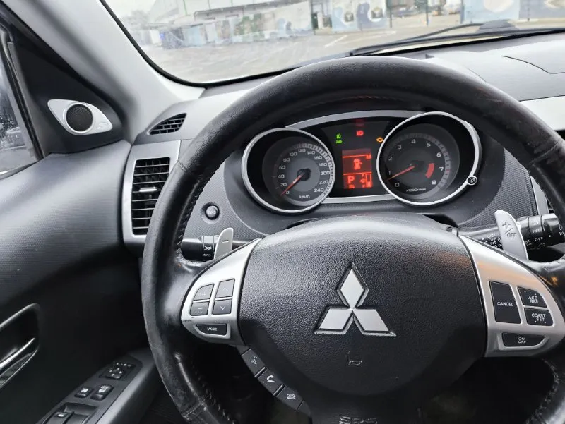 🚘 марка и модель: mitsubishi outlander 📏 пробег: 279000 📆 год: 2007 📝 кпп: ⚙️ описание: продам mitsubishi аутландер 2007 год, 4wd, пробег 279000 родной, 3.0 бензиновый v6 mivec надежный атмосферный двигатель с 220 л. с., коробка чистый японский автомат jatko переключает листает отлично, в максимальной комплектации: люк, кожа, лепестки, штатный ксенон, колеса р18 245/65 на новой зимней резине, в машине работает все что должно работать она резвая быстрая высокая любителям полного привода зайдёт, стоит уже на 180 регионе учёт на мне на 5 лет, цена 1230000, тел:+79495070509 и тг. 💰 цена: 1250000 🌍 город: 📞 телефон: +79495070509 🙋‍ нажмите, чтобы связаться с продавцом в тг 📞 звоните: +7(949)5070509 - фотография - 8