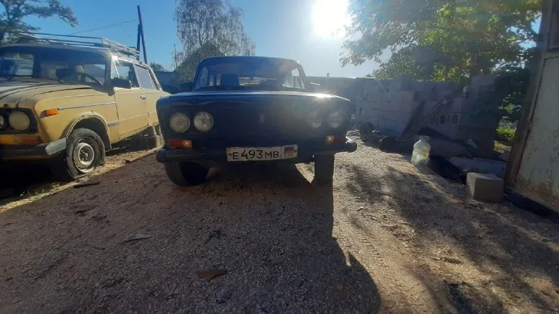 В продаже ваз 2106 нету 4 а так все работает машина в новоазовске мотор капиталился цена 50к + торг у капота номер+79495232693 осталось по телефону 📞 звоните: +7(949)5232693 - фотография - 3